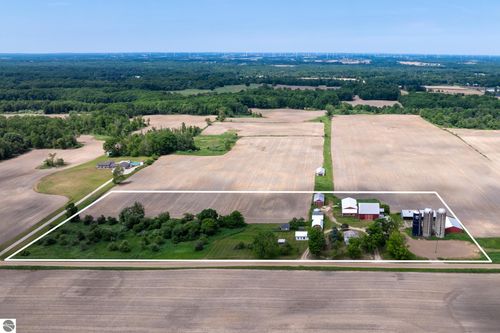 402 W Chapman Road, Mt Pleasant, MI, 48858 | Card Image