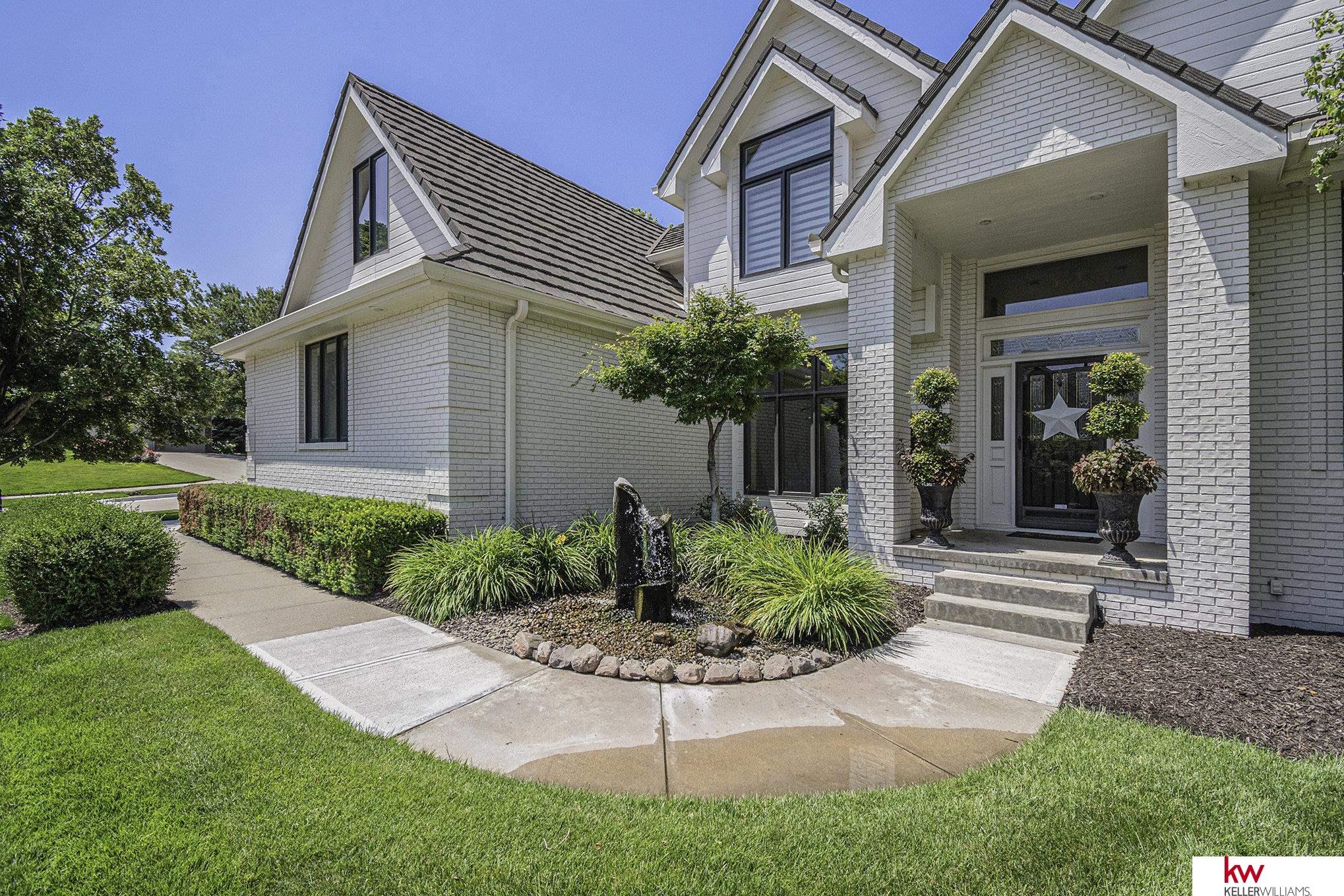 K Cir, Omaha, NE 68135