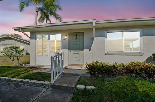 140-2211 Grenadier Dr, SUN CITY CENTER, FL, 33573-5668 | Card Image