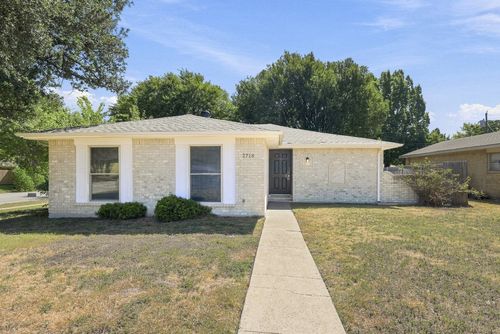 2718 Oakmont Dr, Lancaster, TX, 75134-2025 | Card Image