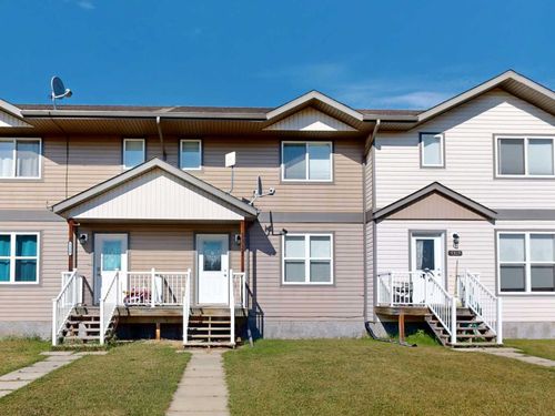 5327 60 St, Stettler, AB, T4K1L7 | Card Image