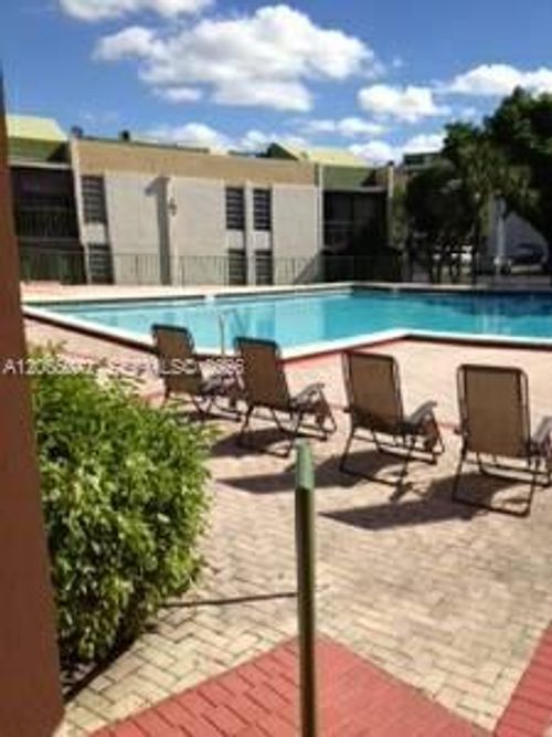 209-8810 Fontainebleau Blvd, Miami, FL, 33172-4403 | Card Image