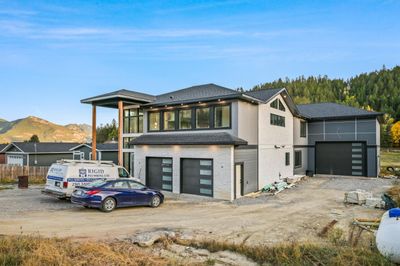 4258 Horsethief Rd, House other with 4 bedrooms, 3 bathrooms and 10 parking in East Kootenay BC | Image 2