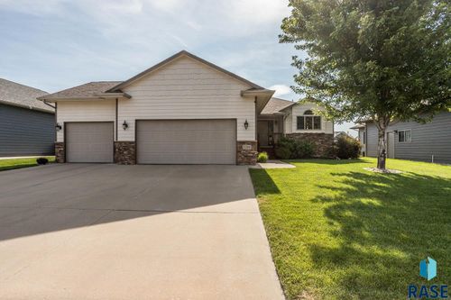 5300 S Westwind Ave, Sioux Falls, SD, 57108-8460 | Card Image