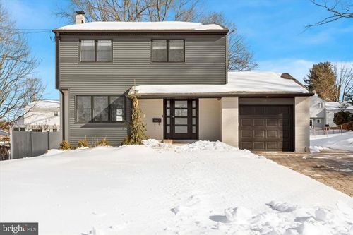 17 Mclaughlin Dr, DOYLESTOWN, PA, 18901-4522 | Card Image