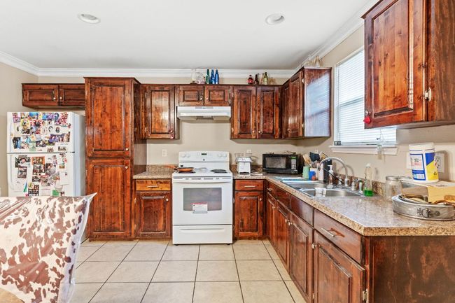 300 Walker St, House other with 3 bedrooms, 2 bathrooms and 1 parking in Smithville TX | Image 9
