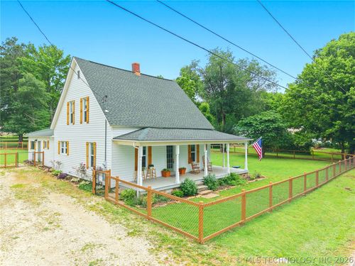 202 W Graham St, Prairie Grove, AR, 72753-2636 | Card Image