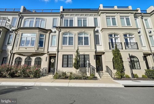 8215 River Rd, BETHESDA, MD, 20817-3415 | Card Image