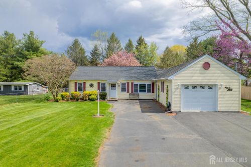 65 Griggs Dr, Dayton, NJ, 08810-1401 | Card Image