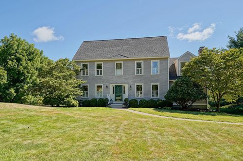 29 Barker Road, Stratham, NH, 03885 | Card Image