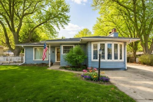 3811 Hillside Dr, Cedar Falls, IA, 50613-6131 | Card Image