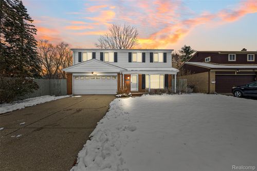 22948 Leewin Street, Detroit, MI, 48219 | Card Image