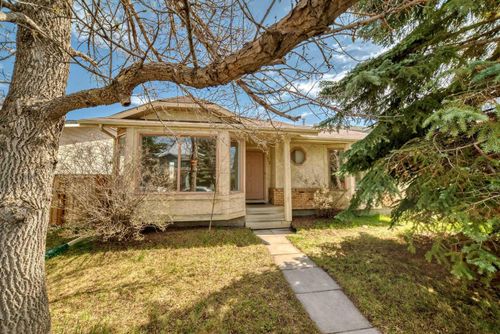 157 Sundown Pl Se, Calgary, AB, T2X3B7 | Card Image