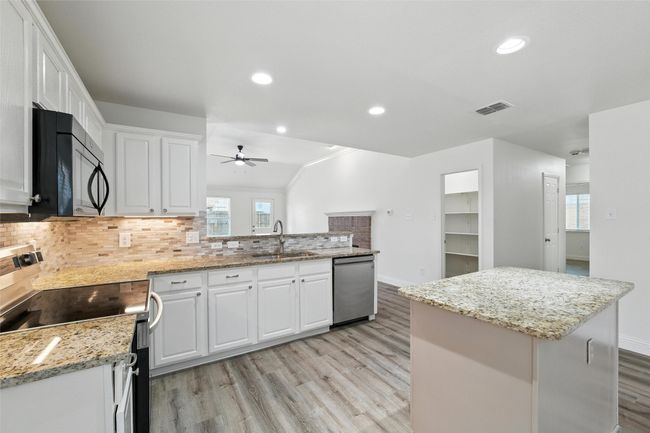 8828 Chisholm Trl, House other with 3 bedrooms, 2 bathrooms and null parking in Cross Roads TX | Image 8