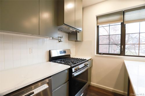 36 190th St, Flushing, NY, 11358 | Card Image