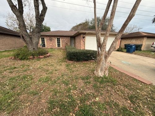 2137 Meadowlight Pkwy, Corpus Christi, TX, 78414-2608 | Card Image