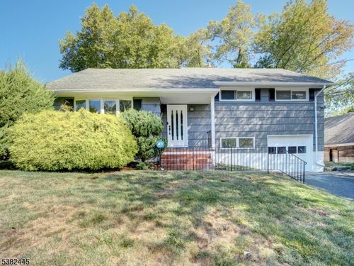 15 Carol Pl, Bloomfield, NJ, 07003-3112 | Card Image