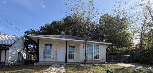 207 S Creek St, Fredericksburg, TX, 78624-4638 | Card Image