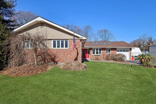 61 Scholar Ln, Commack, NY, 11725-1218 | Card Image
