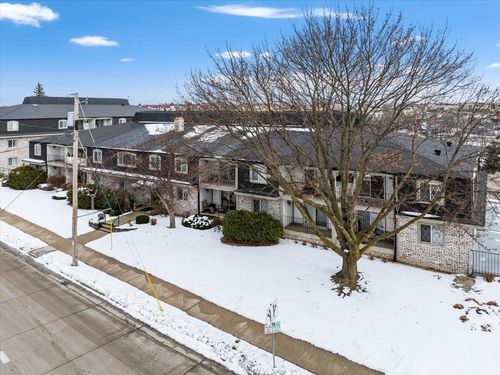 39-121 W North Street, Waukesha, WI, 53188 | Card Image
