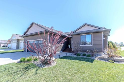 3713 Keystone Cir, Spirit Lake, IA, 51360-7681 | Card Image