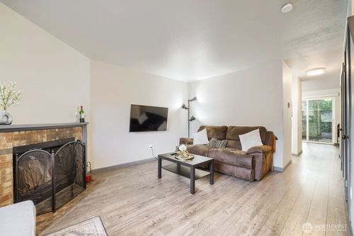 b4-115 124th St Se, Everett, WA, 98208-5708 | Card Image