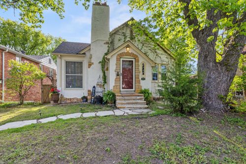1136 Xerxes Ave S, Minneapolis, MN, 55405-2137 | Card Image