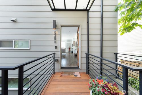 8380 Loyal Way Nw, Seattle, WA, 98117-3949 | Card Image