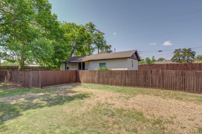 4716 42 Nd St, Home with 4 bedrooms, 3 bathrooms and null parking in Lubbock TX | Image 4