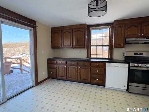 east-side-320 Chamberlain Road, Middletown, CT, 06457 | Card Image