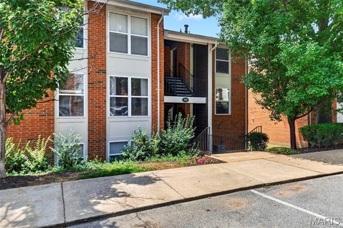 304-1960 Greenglen Dr, Kirkwood, MO, 63122-5227 | Card Image
