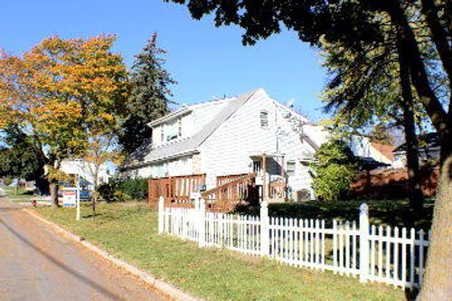 6828 W Dickinson St, Milwaukee, WI, 53214-1645 | Card Image