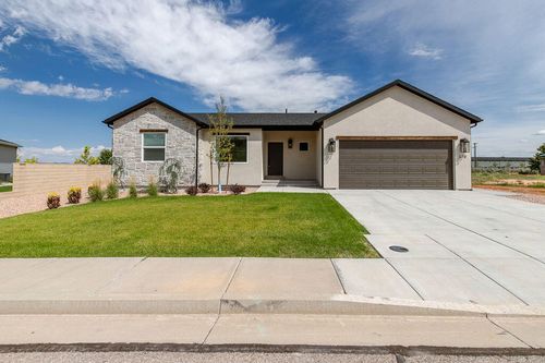 678 W 325 N, Parowan, UT, 84761-7821 | Card Image