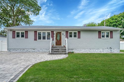 15 Liberty Ave, Selden, NY, 11784-1913 | Card Image