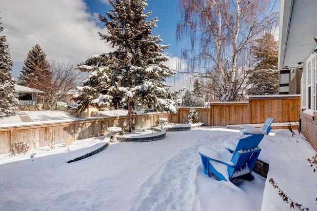 4711 29 Avenue Sw, Home with 3 bedrooms, 1 bathrooms and 3 parking in Calgary AB | Image 4
