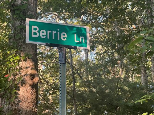 27 Berrie Ln, Hope Valley, RI, 02832 | Card Image