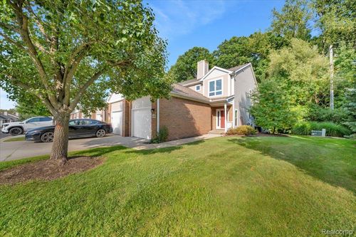 5585 Woodruff Shore Dr, Brighton, MI, 48116-8380 | Card Image