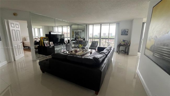 APT-1405 - 3500 Mystic Pointe Dr, Condo with 2 bedrooms, 2 bathrooms and null parking in Aventura FL | Image 4