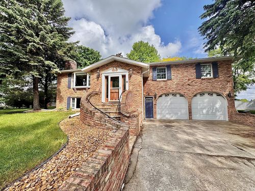 212 Carrow Cir, Marshall, MN, 56258-2039 | Card Image