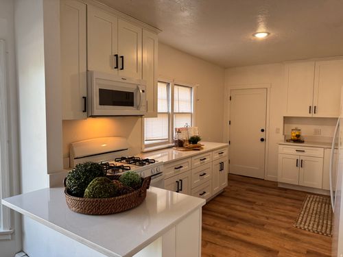 220 E Greenwood Ave, Midvale, UT, 84047-2637 | Card Image