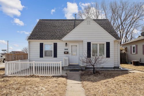 1936 Plymouth Avenue, Waterloo, IA, 50702 | Card Image