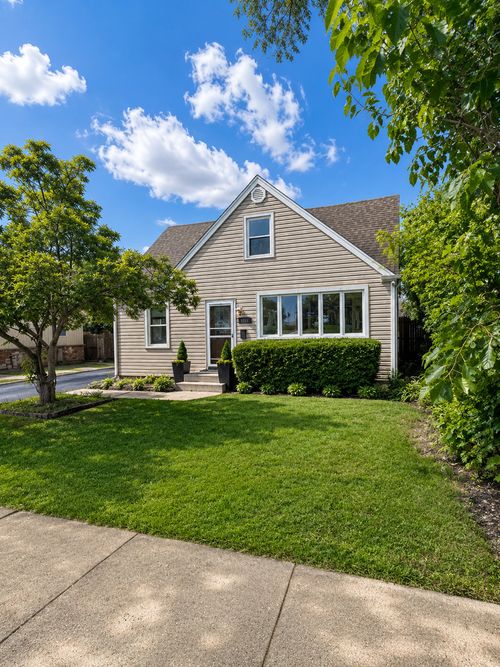 7304 W 113th Pl, Worth, IL, 60482-1717 | Card Image
