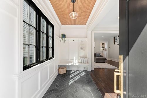 91 Grove St, Tarrytown, NY, 10591-4139 | Card Image