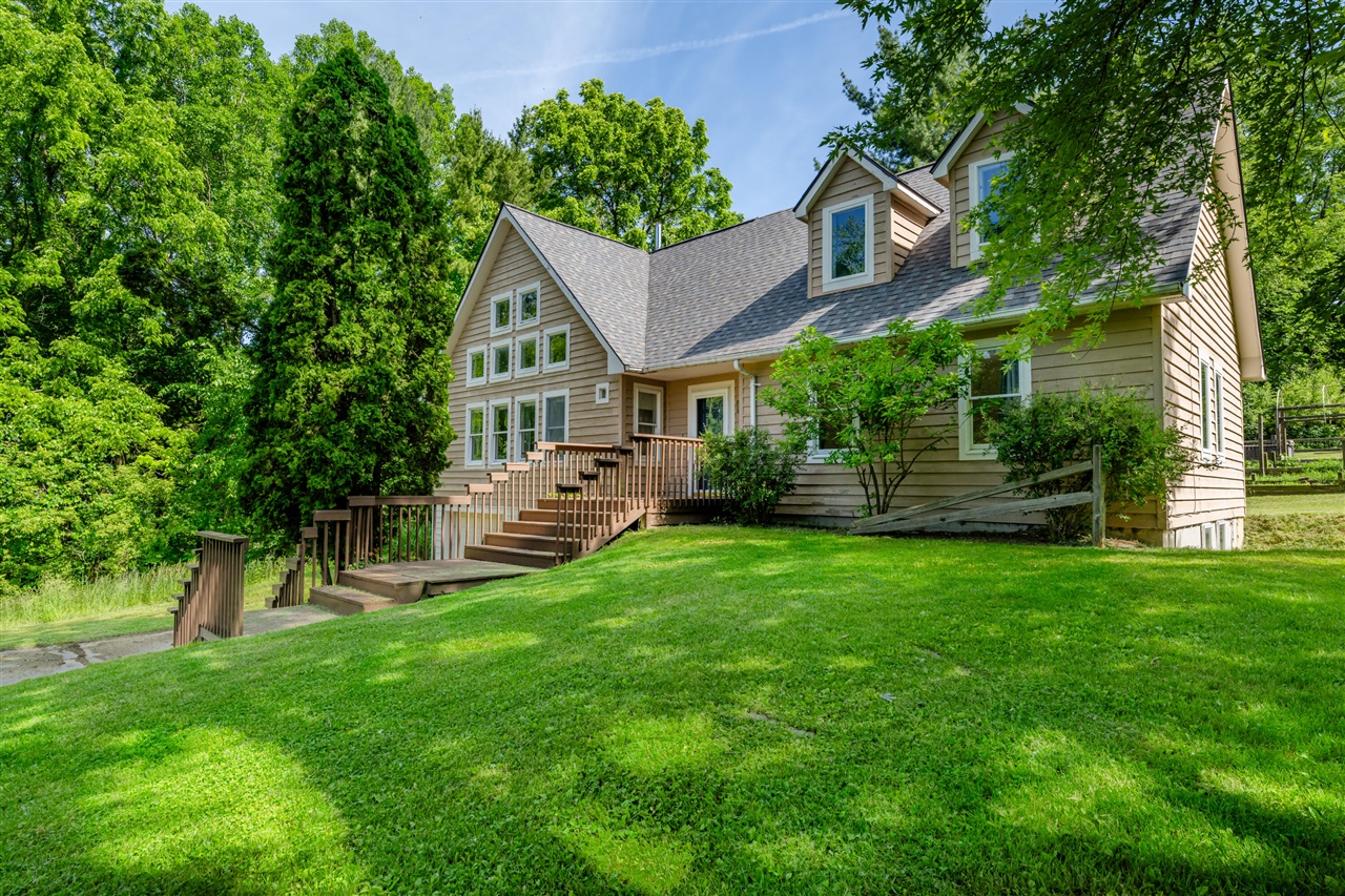 Lakeland Dr, Berrien Springs, MI 49103