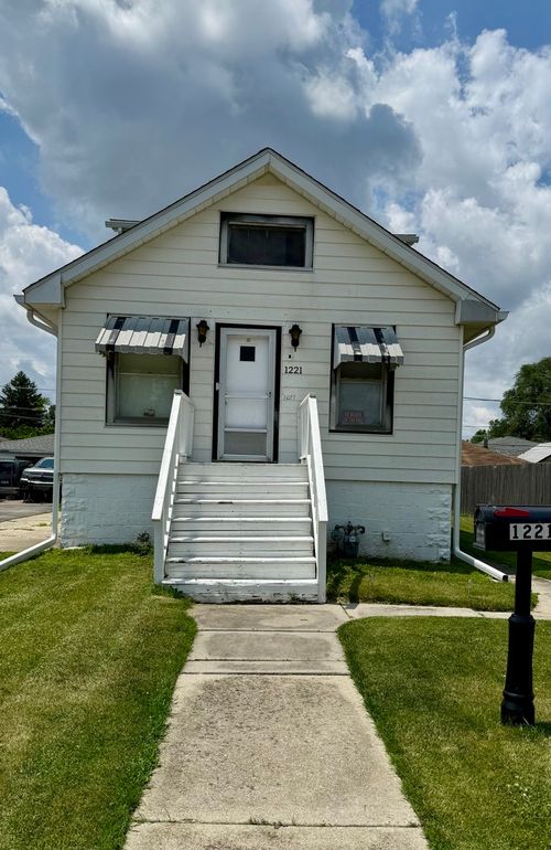 1221 Nicholson St, Joliet, IL, 60435-4228 | Card Image