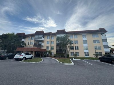 112 - 4152 Inverrary Dr, Condo with 2 bedrooms, 2 bathrooms and null parking in Lauderhill FL | Image 1