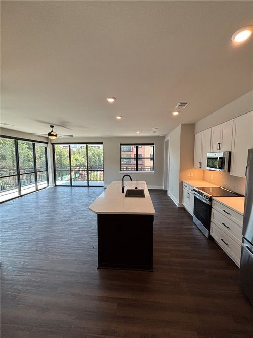 apt-2217-3255 Carlisle St, Dallas, TX, 75204-1757 | Card Image