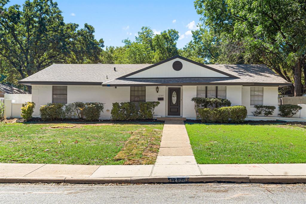 Roman Rd, Grand Prairie, TX 75050