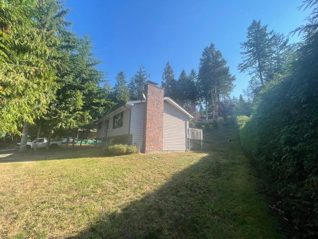 1644 Ymca Road, House other with 3 bedrooms, 1 bathrooms and 3 parking in Gibsons BC | Image 3