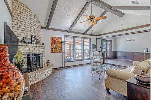 2310 Brooktree Dr, Houston, TX, 77008-1110 | Card Image